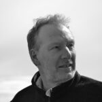 Mann mittleren Alters mit kurzen Haaren